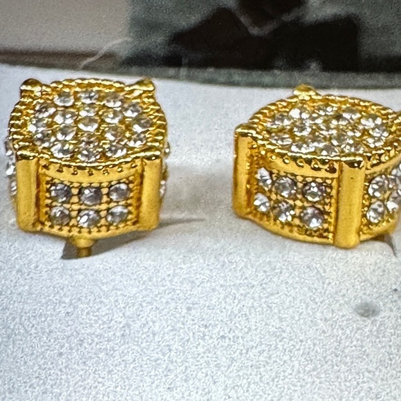 CZ Elegant Gold and Silver Stud Earrings. Boxed ready to gift. - Picture 10 of 11